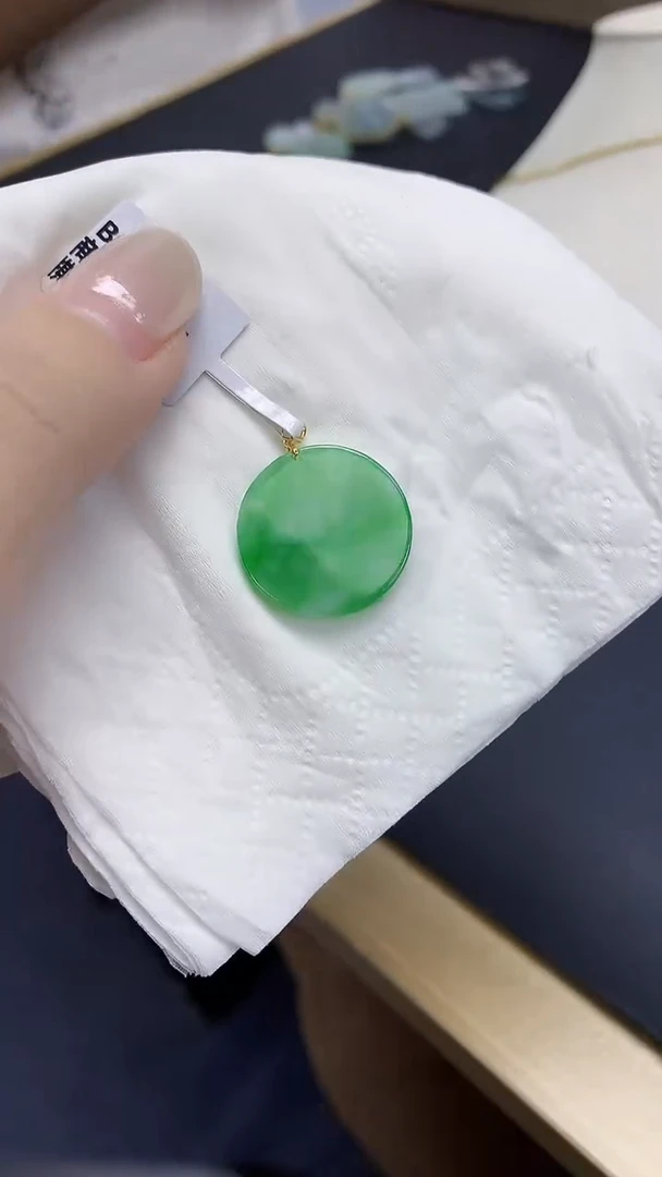 翡翠18K金镶嵌颈饰天然缅甸翡翠A货