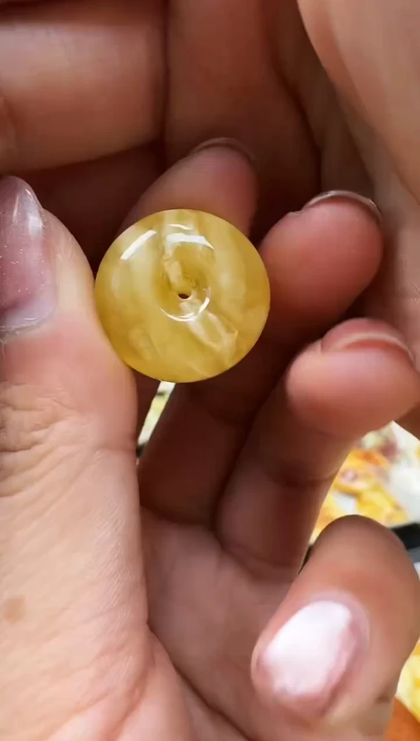 【闪购商品】琥珀裸石未镶嵌扣子