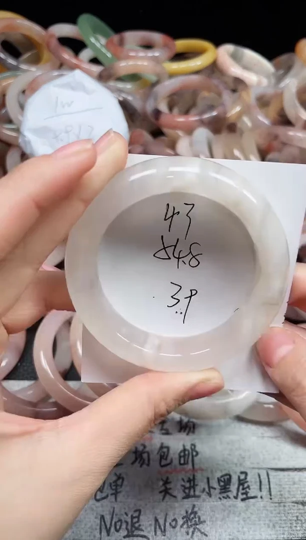 未镶嵌手镯石英质玉43