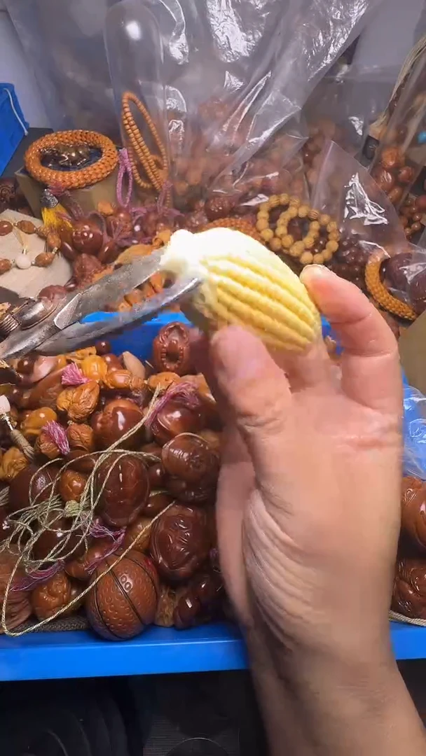 手串橄榄核竹子玉米一个