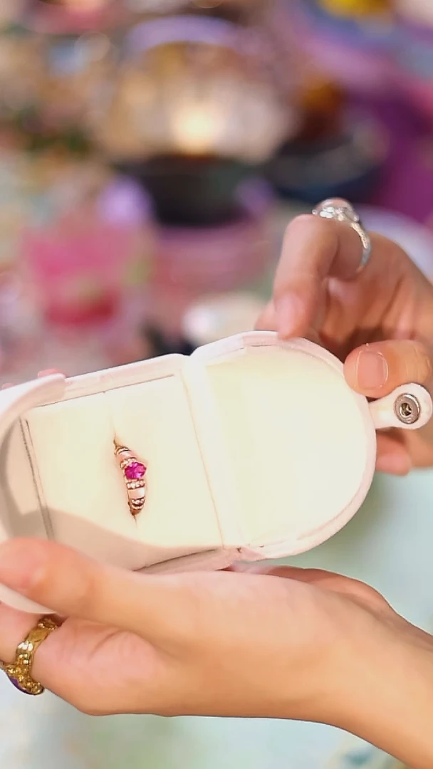 山怂阿卿直播间@@QB00084