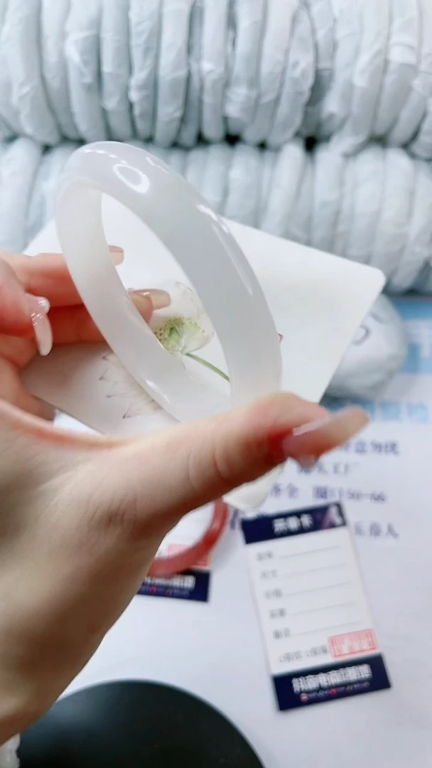 【闪购商品】石英质玉手镯未镶嵌0817018560多样性发货