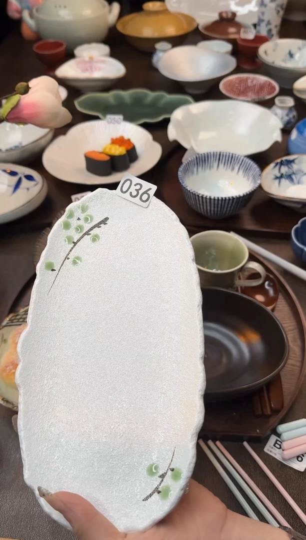 瓷（绿梅）花边长盘