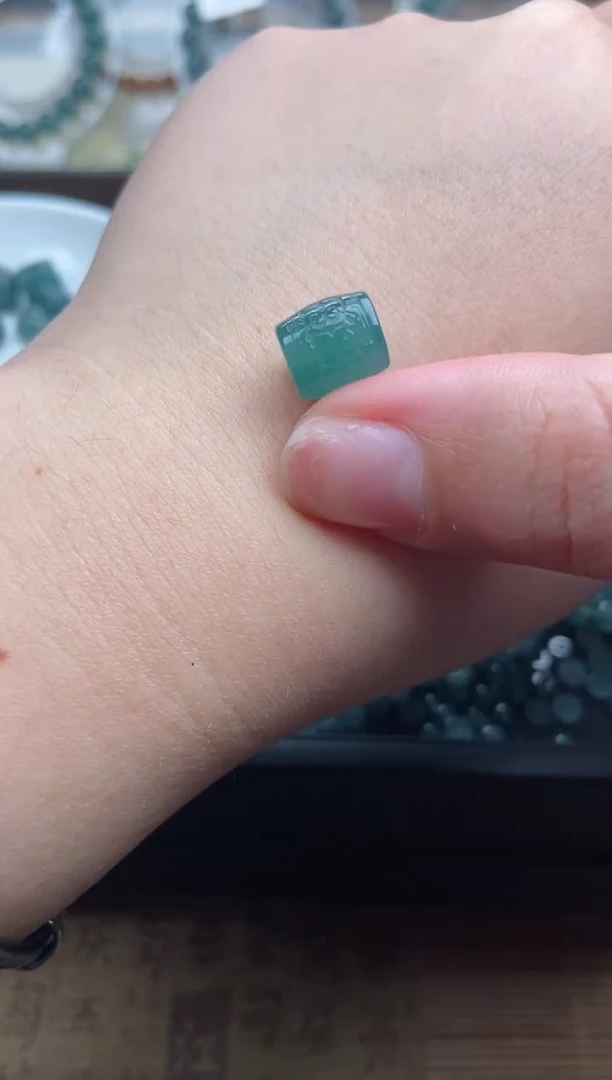 【闪购商品】翡翠手链未镶嵌多样性发货1颗桶珠