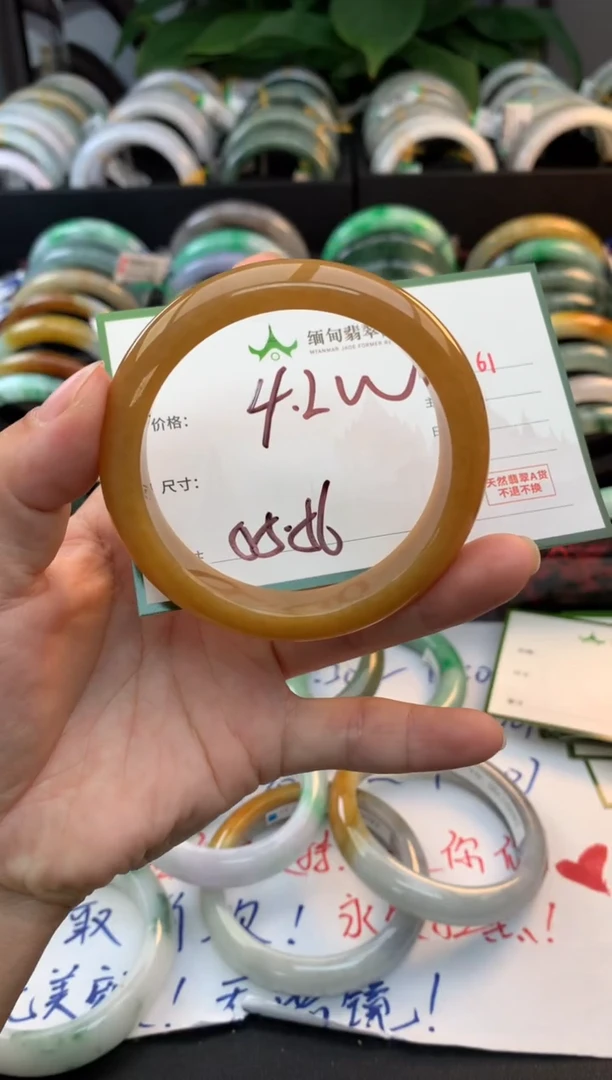 未镶嵌定制翡翠毛货需精细抛光+多人