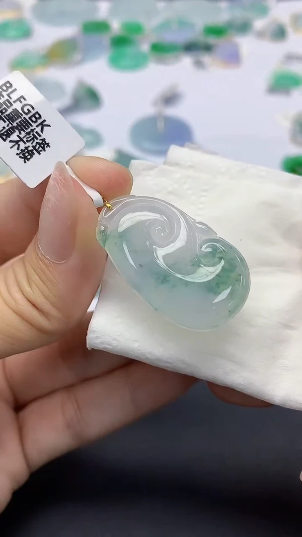 翡翠18K金镶嵌颈饰天然缅甸a货翡翠