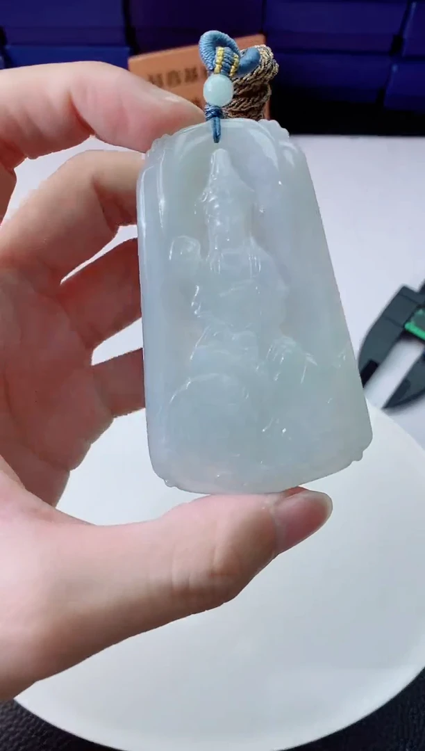 翡翠未镶嵌颈饰      `