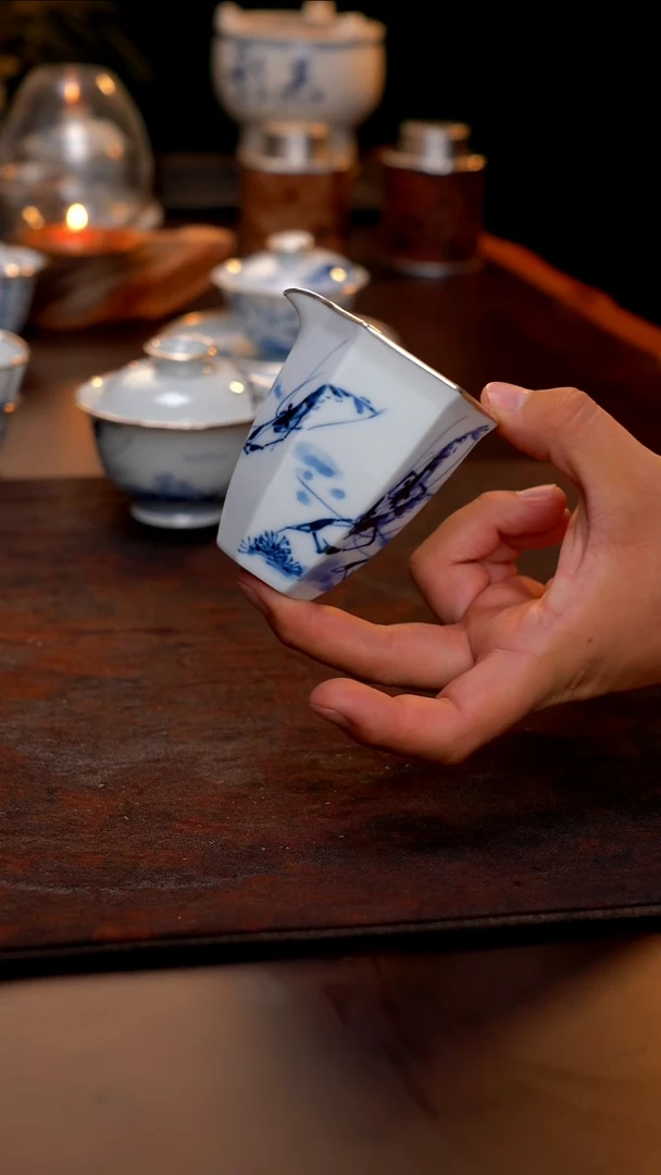 仿明手绘包银青花公道虾