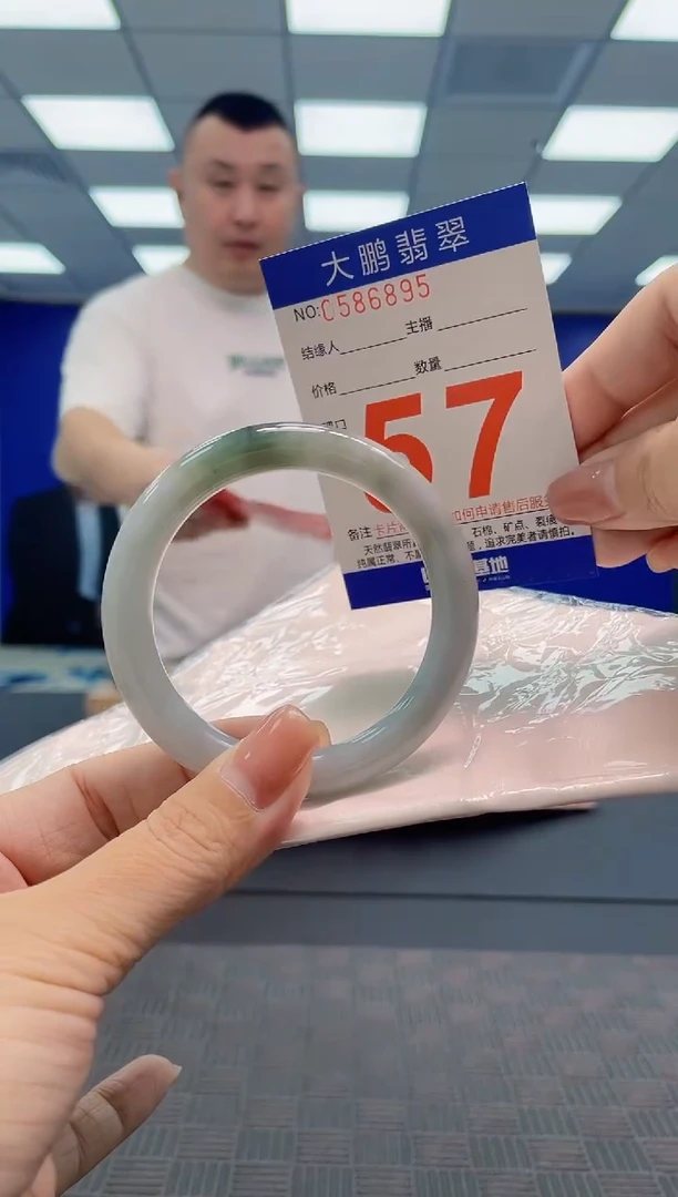 翡翠手镯未镶嵌AAAAAAAA