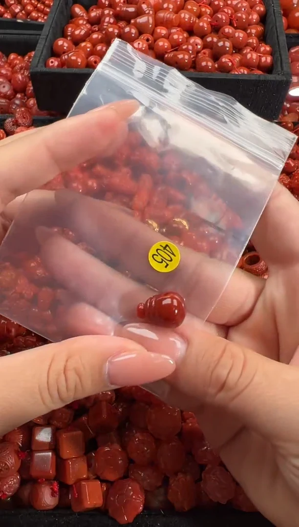 南红玛瑙未镶嵌颈饰1