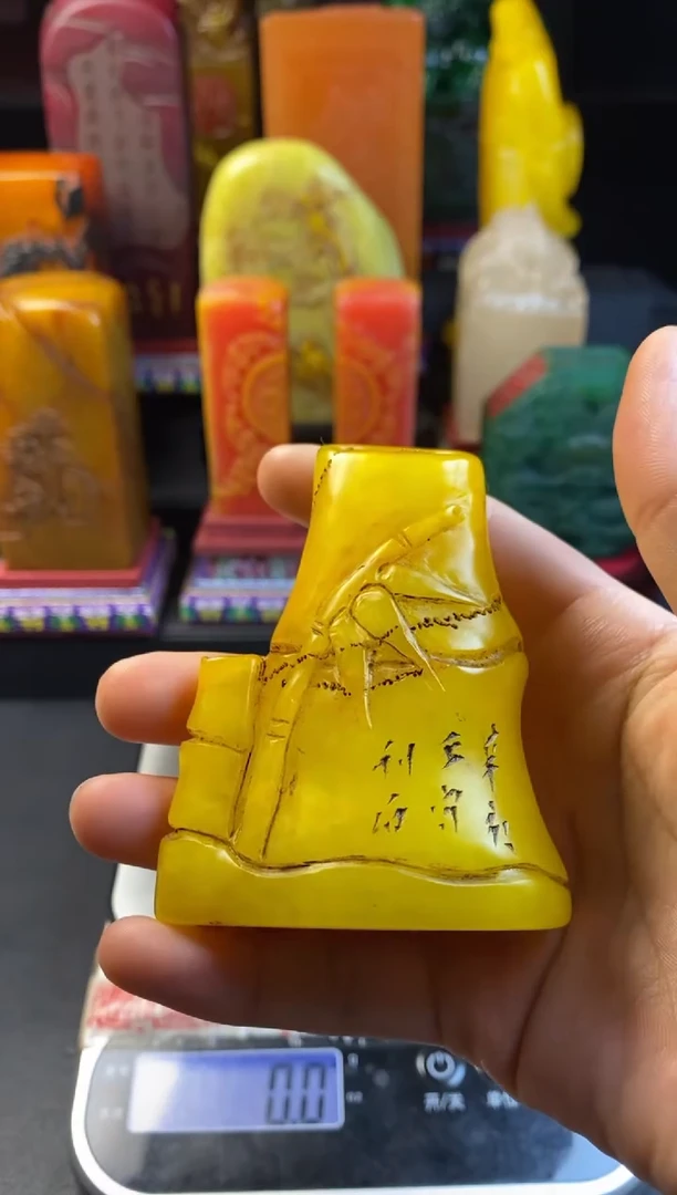寿山石印石鸡油黄随形竹节（弘毅）