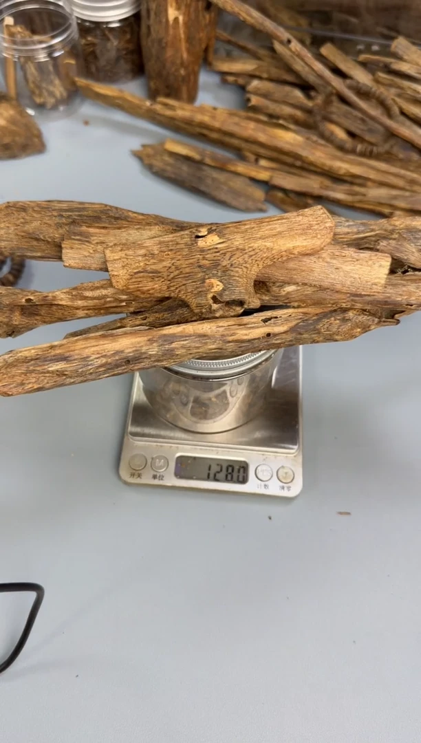 沉香沉香碎屑淳化老料虫漏128克