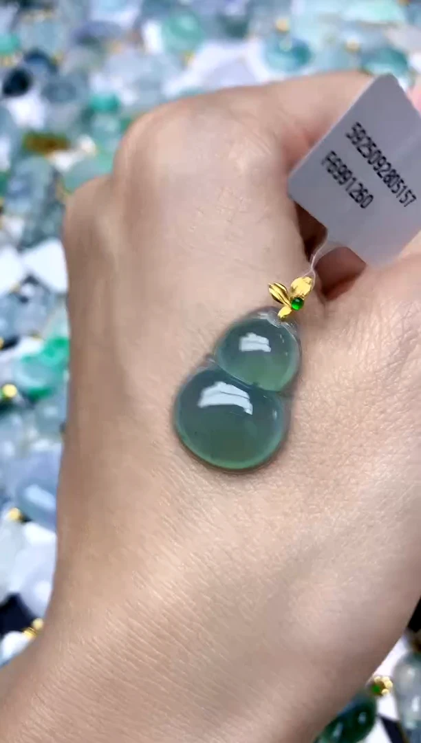 颈饰18K金镶嵌翡翠天然A货翡翠