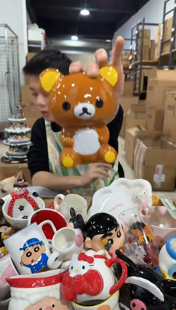 瓷片棕色轻松熊钱罐