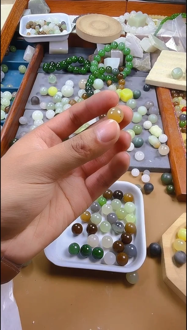 未镶嵌手链和田玉卡12新疆且末金山矿黄金糖散珠有瑕疵纹理裂等