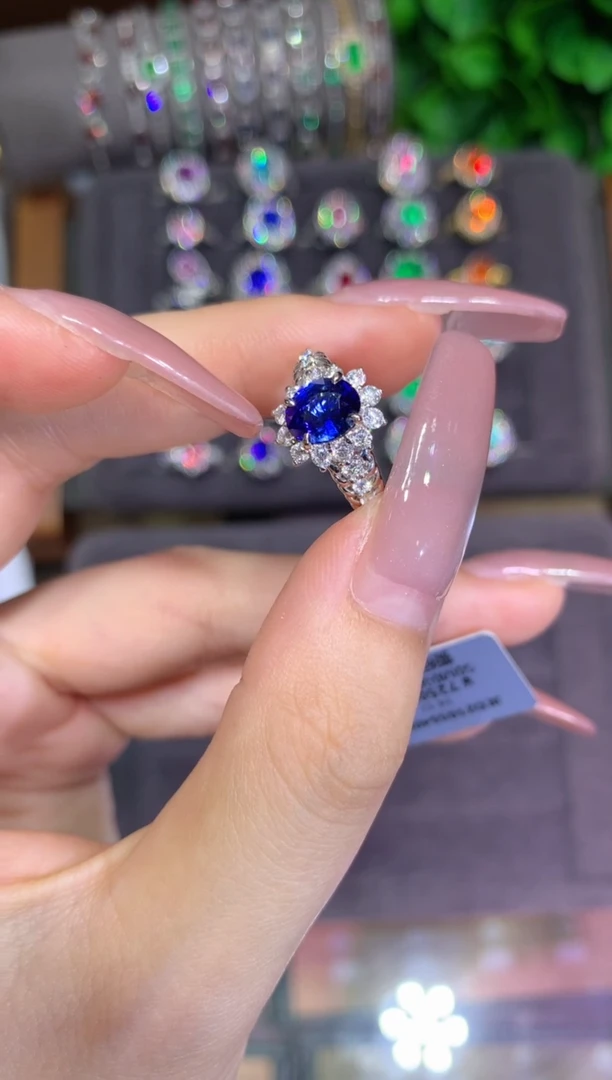 戒指蓝宝石18K金镶嵌1.2CT