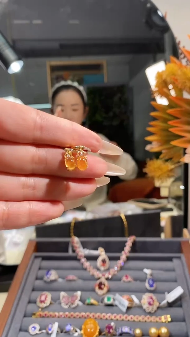 未镶嵌耳饰石榴石（芬达石）天然芬达石耳饰