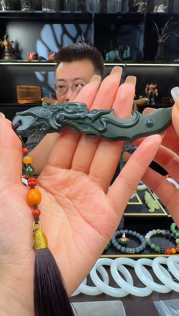 颈饰未镶嵌和田玉青玉茶刀