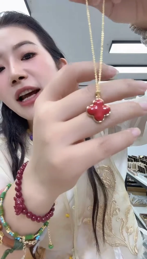 无非金属2736四叶吊坠