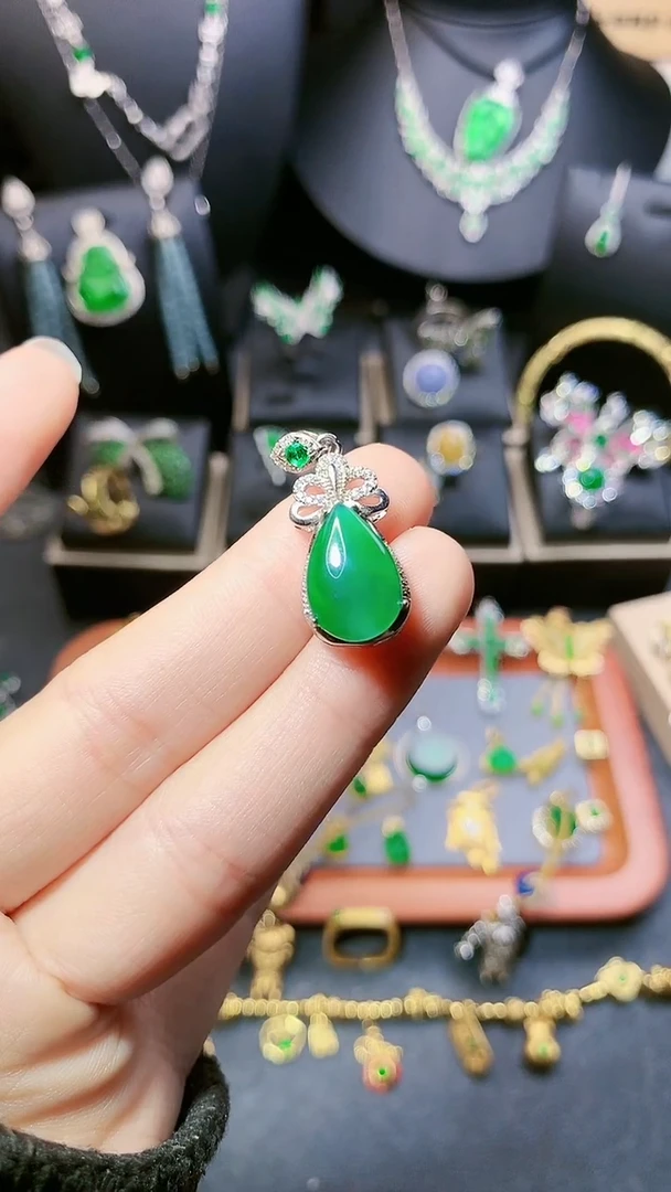 【闪购商品】翡翠吊坠(赠链)银S925镶嵌吊坠
