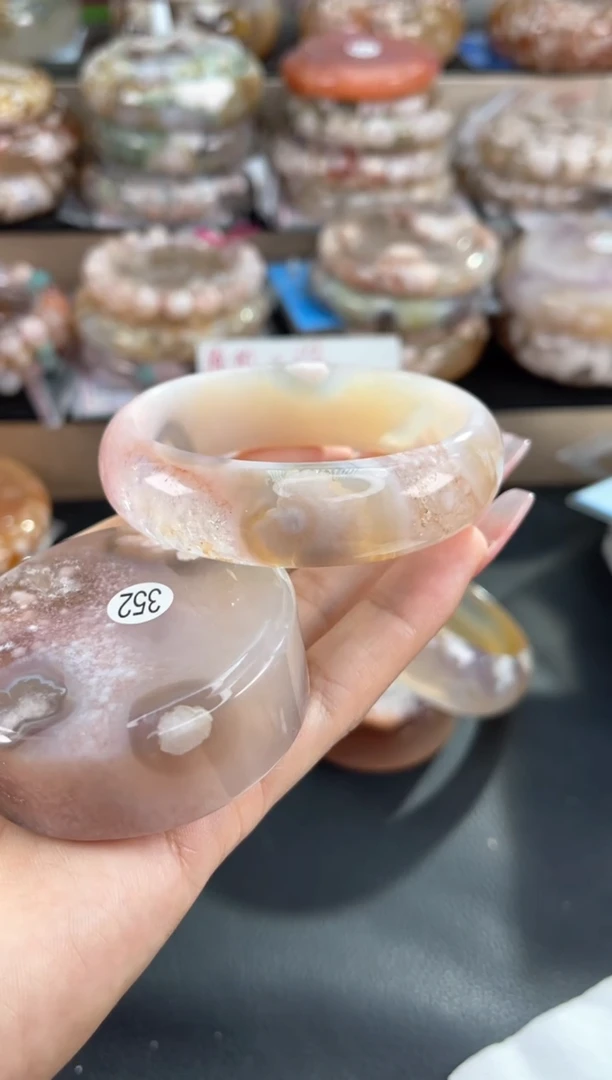 未镶嵌手镯石英质玉56