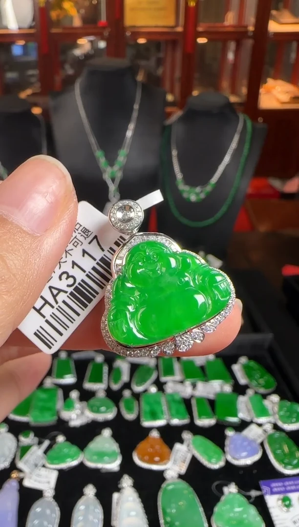 颈饰18K金镶嵌翡翠HA3117冰辣绿佛公