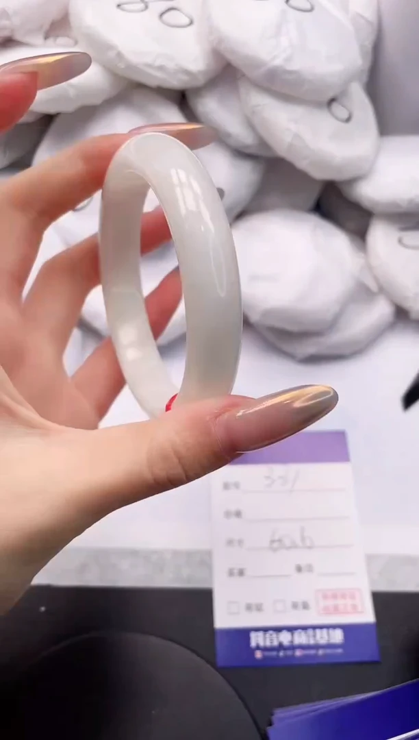 【闪购商品】和田玉手镯未镶嵌7K331-60