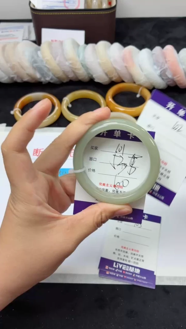 未镶嵌手镯石英质玉101