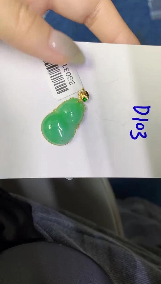 翡翠18K金镶嵌颈饰缅甸天然翡翠A货