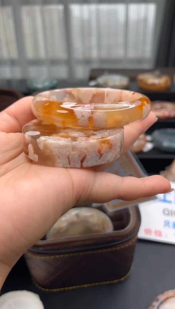 石英质玉手镯未镶嵌赠送镯心（圈口63