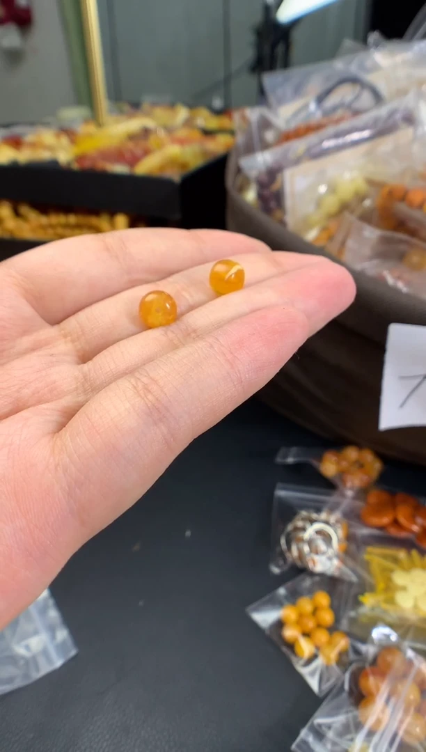 蜜蜡未镶嵌珠宝奇石多样性发一件