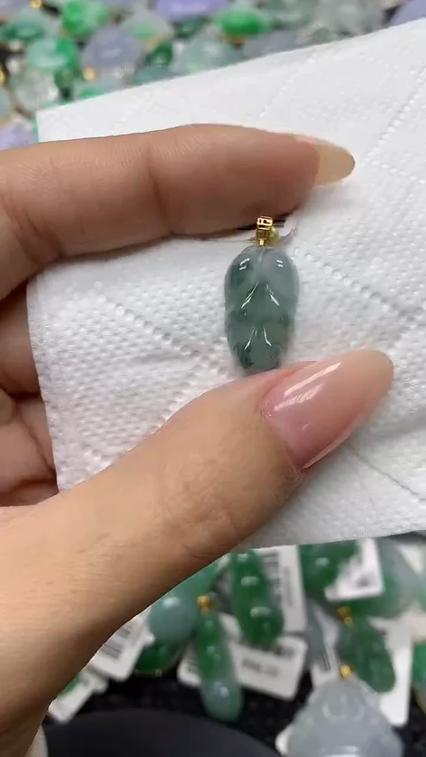 颈饰18K金镶嵌翡翠11111111111