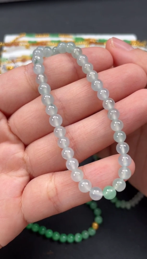 套链足金镶嵌翡翠一条  P109