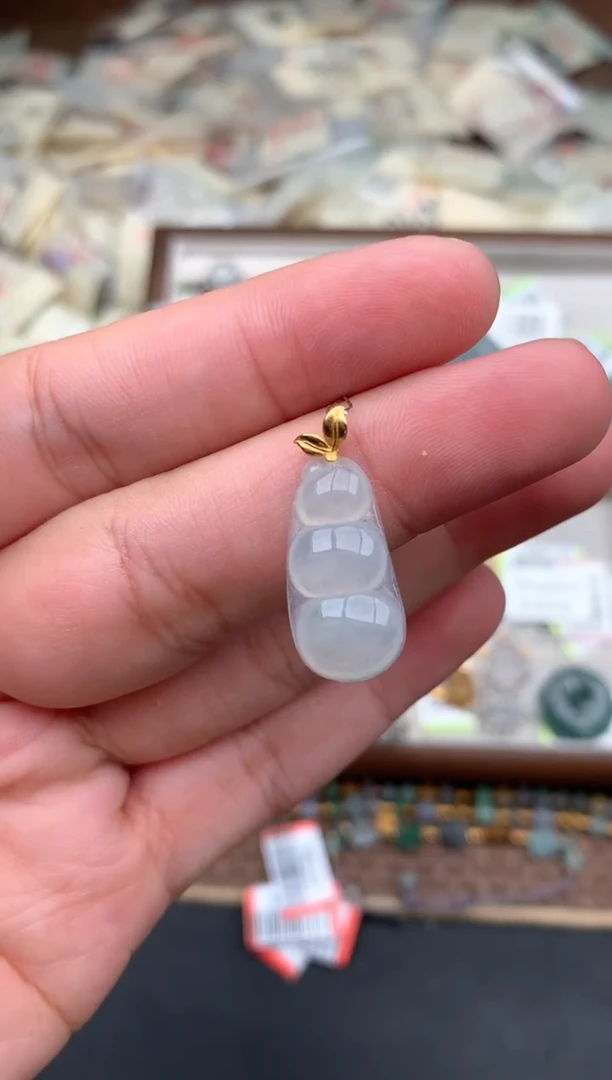 18K金镶嵌挂件翡翠一