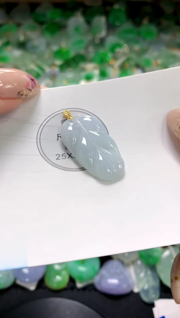 翡翠18K金镶嵌颈饰1111111111111111