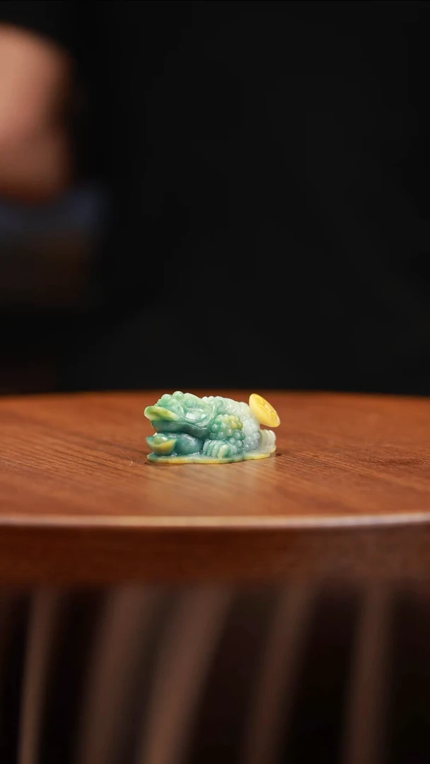 定制翡翠未镶嵌金蟾