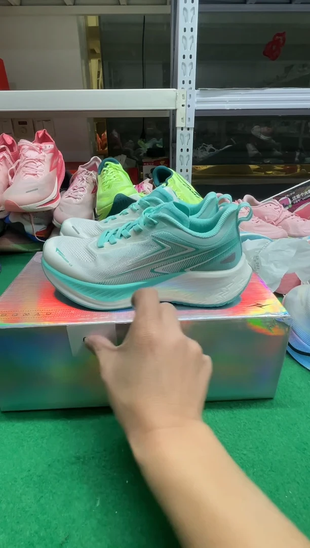 东****）这是个大鞋店家的鞋041