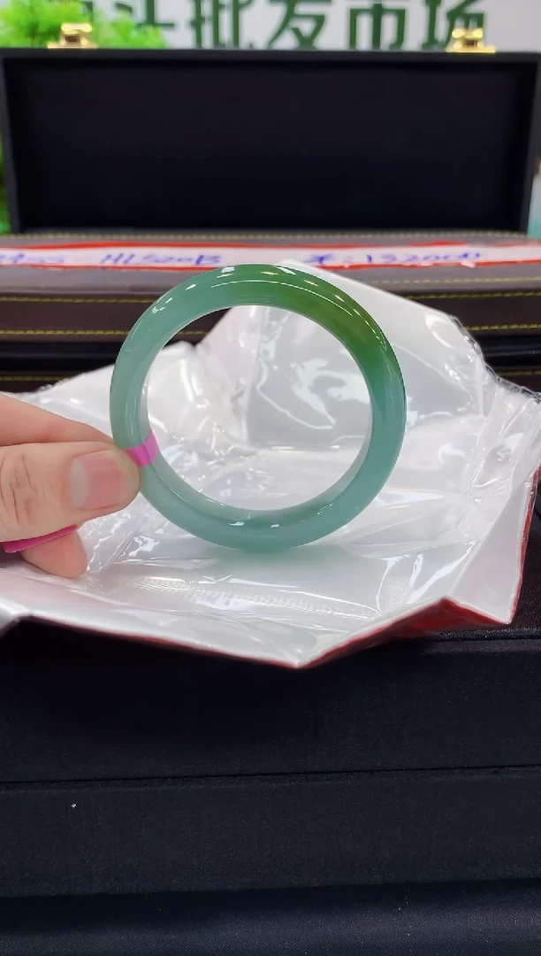 翡翠手镯未镶嵌手镯