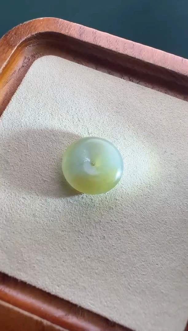 未镶嵌定制翡翠飘黄平安扣