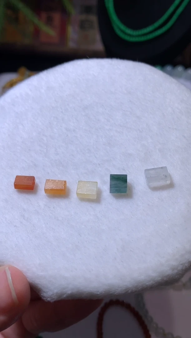 【闪购商品】定制翡翠未镶嵌五颗随形1750+175