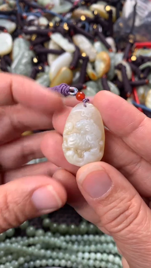 【闪购商品】和田玉颈饰未镶嵌多样性发货没有证书拍一发一有瑕