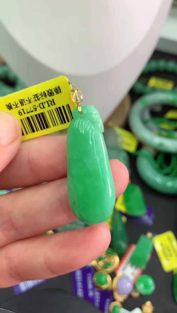 翡翠18K金镶嵌颈饰挂件