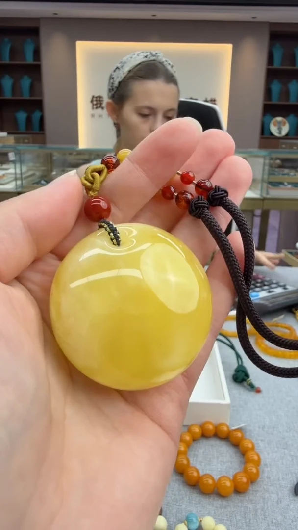 琥珀颈饰未镶嵌244秒拍号 假一罚三