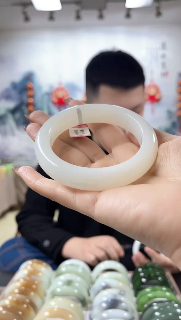 【闪购商品】和田玉手镯未镶嵌60圈口仅一只