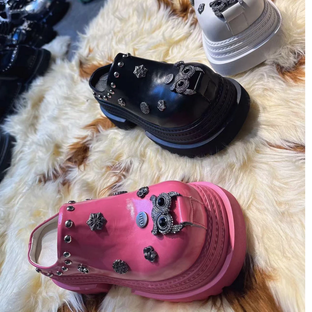 时尚朋克风格设计亮眼搭舒适厚底增高款潮流女鞋