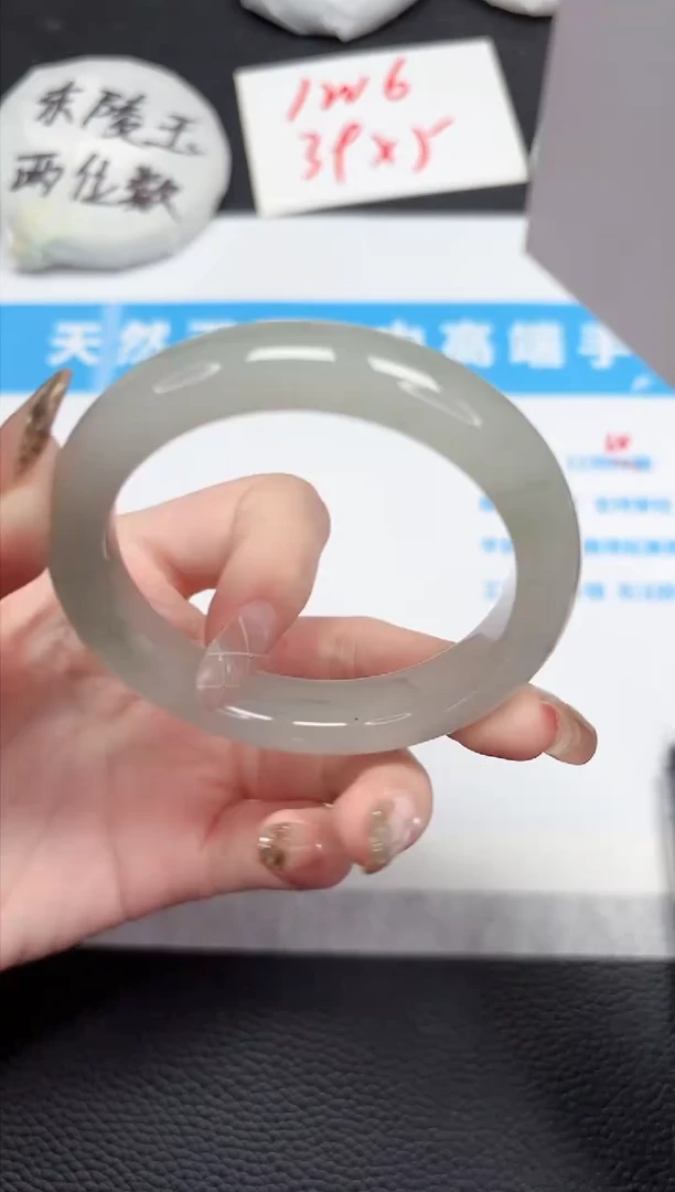 【闪购商品】石英质玉手镯未镶嵌200-52