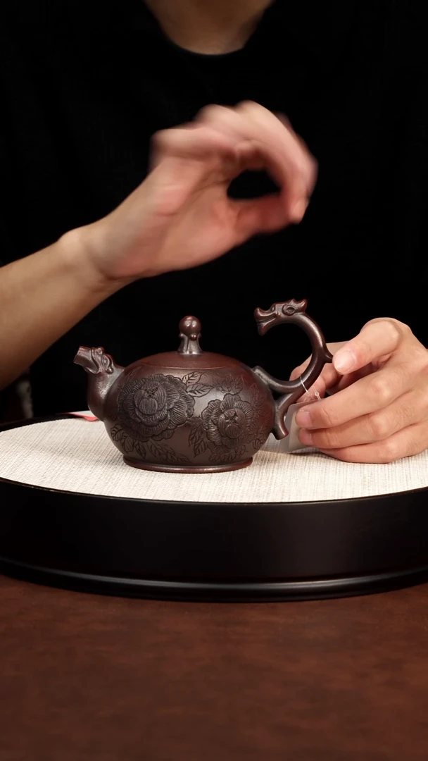 茶壶紫砂双龙戏珠铁血红纱 王天营