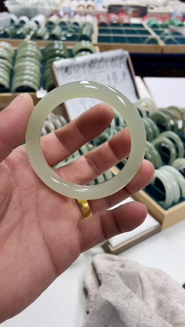 未镶嵌手镯和田玉韦****享和田玉手镯327000