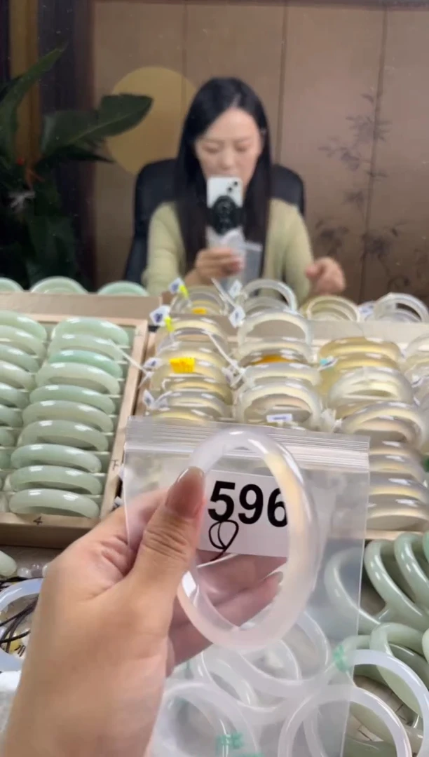 手镯玛瑙/玉髓未镶嵌596