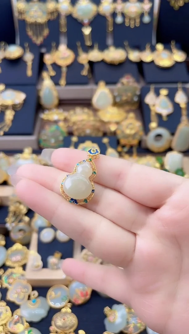 颈饰银S925镀金镶嵌和田玉珐琅祥云葫芦吊坠